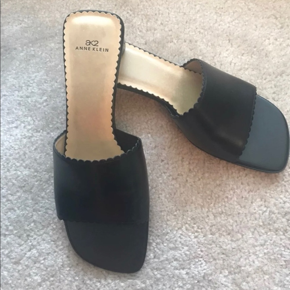 ANNE KLEIN 2 open toe slip on sz 9.5 heel 1.5